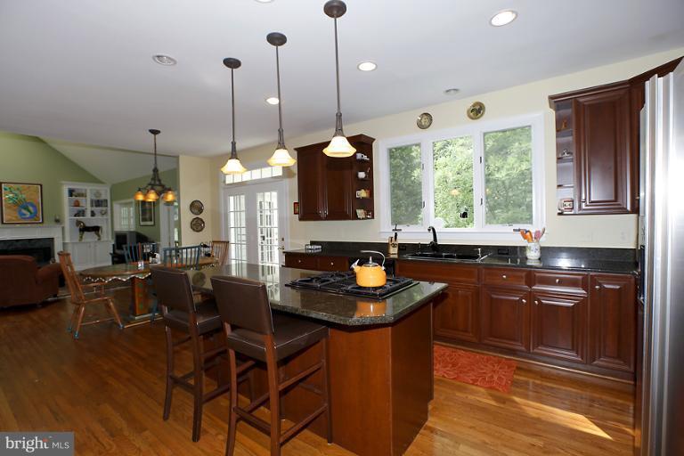 1112 Round Pebble Lane Reston, VA 20194 - Photo 4 of 26 Kitchen