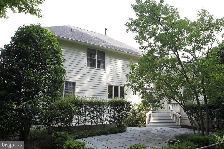 1112 Round Pebble Lane Reston, VA 20194 - Photo 8 of 26 Exterior (Rear)