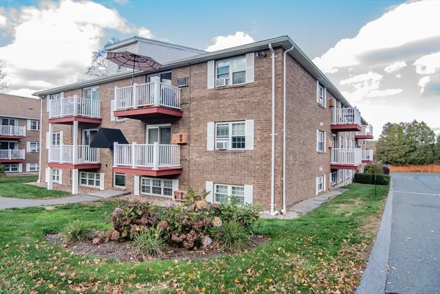 $319,900 | 1 Brown Avenue, Unit 137, Amesbury, MA 01913