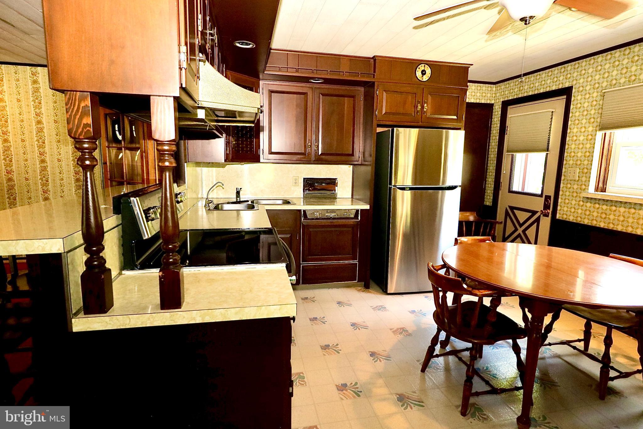 257 Valley Road Birdsboro, PA 19508 - Photo 9 of 21 STAINLESS STEEL APPLIANCES 22 HANDLE KITCHEN