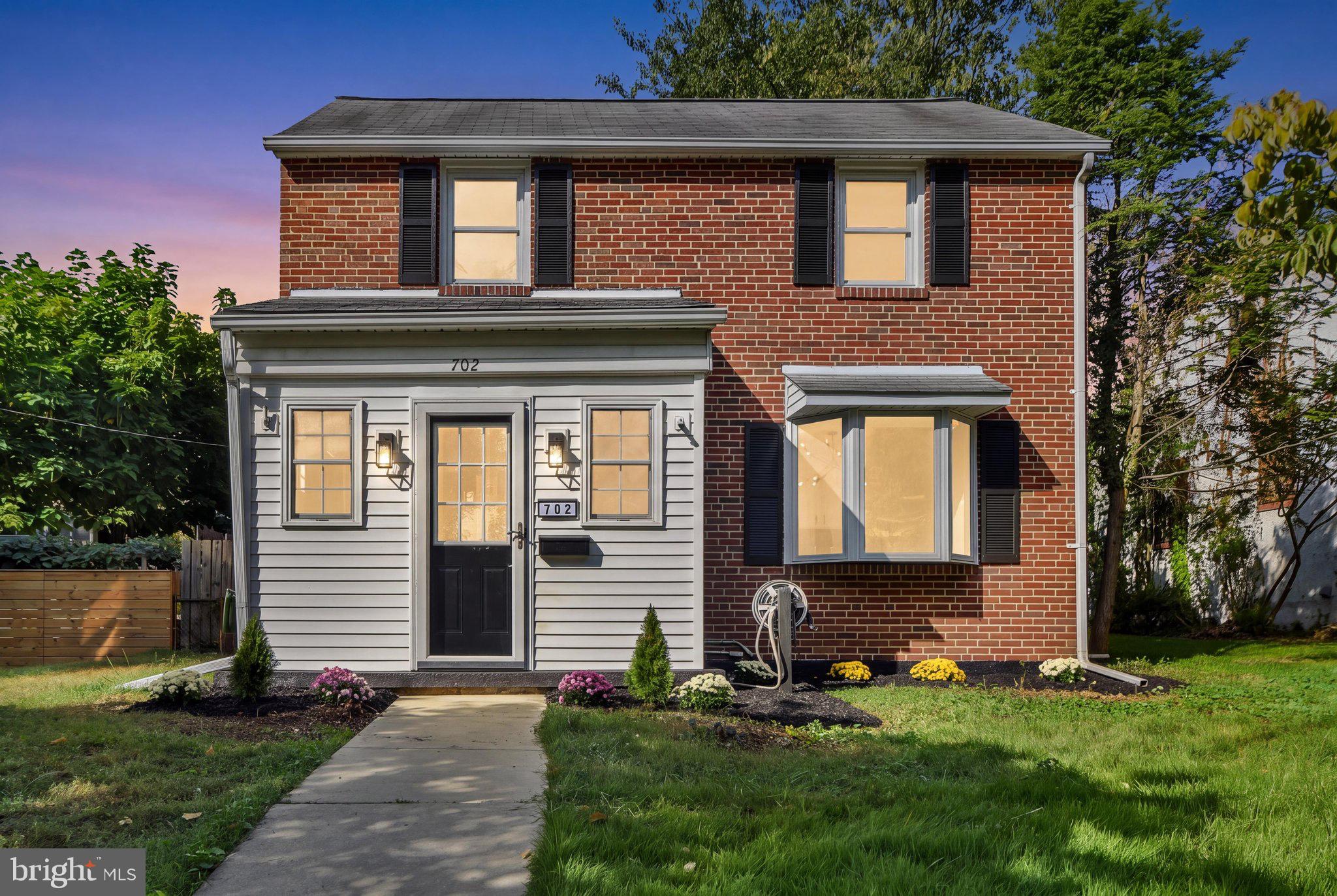 702 Devonshire Road Baltimore, MD 21229 - Photo 1 of 34 Gallery Image 1