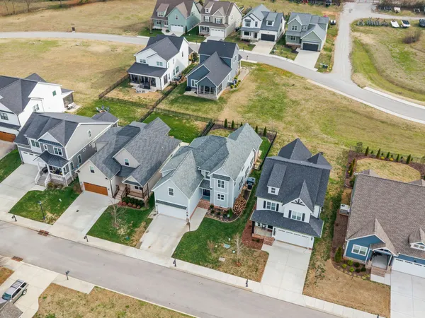 $649,900 | 60 Lake Life Court, Winchester, TN 37398