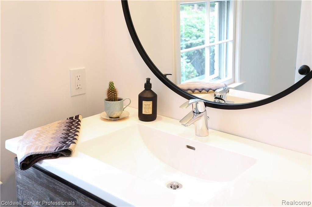 3520 Burning Bush Road Bloomfield Hills, MI 48301 - Photo 12 of 32