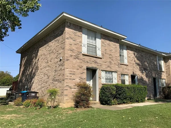 $1,300 | 7504 Chapin Road, Unit B, Fort Worth, TX 76116