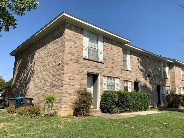 $1,300 | 7504 Chapin Road, Unit B, Fort Worth, TX 76116
