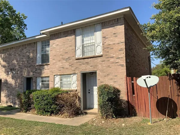$1,300 | 7504 Chapin Road, Unit B, Fort Worth, TX 76116