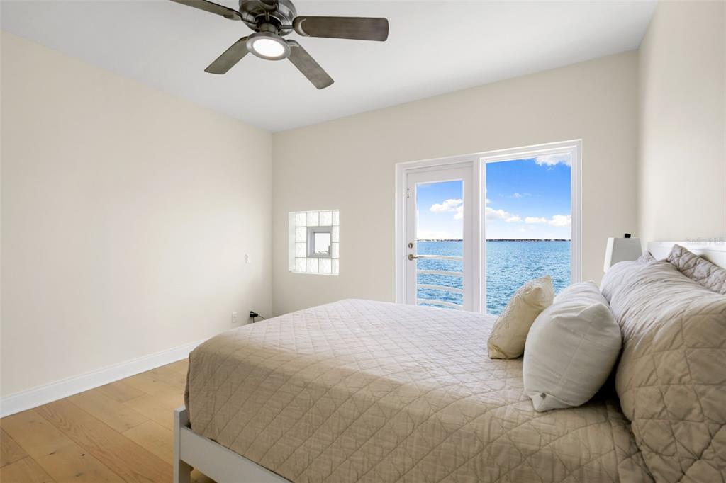 4950 Bayshore Boulevard, Unit 23 Tampa, FL 33611 - Photo 27 of 40 a bedroom with a bed and window