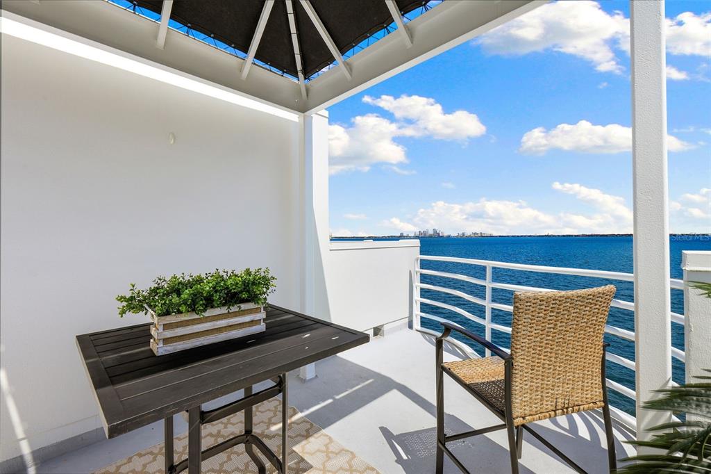 4950 Bayshore Boulevard, Unit 23 Tampa, FL 33611 - Photo 32 of 40 a balcony with table and chairs