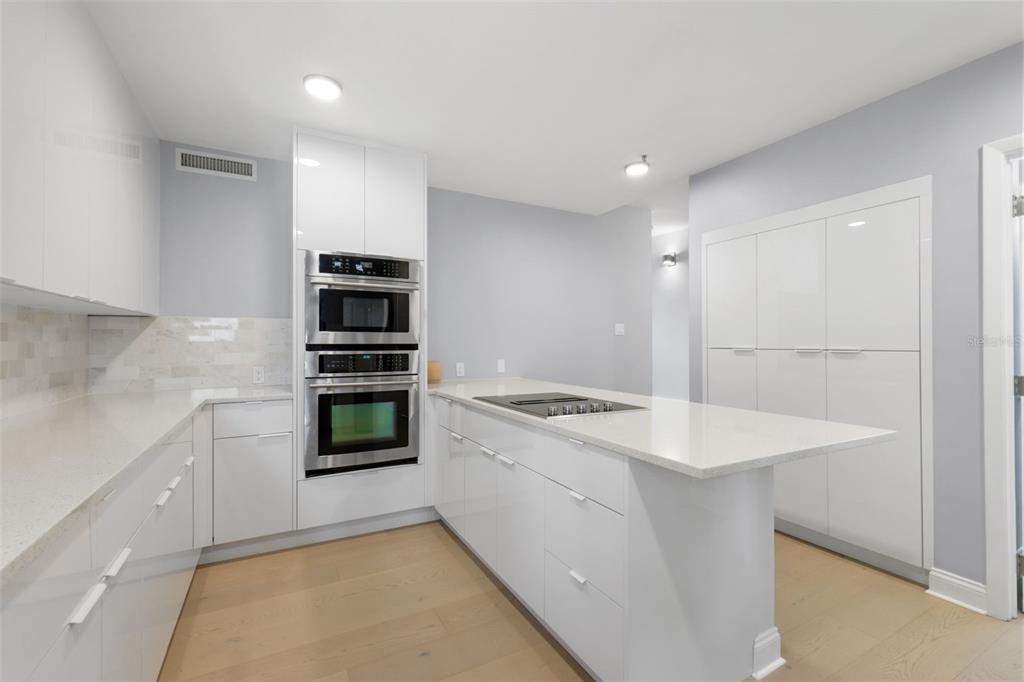 4950 Bayshore Boulevard, Unit 23 Tampa, FL 33611 - Photo 9 of 40 a kitchen with a stove and a refrigerator