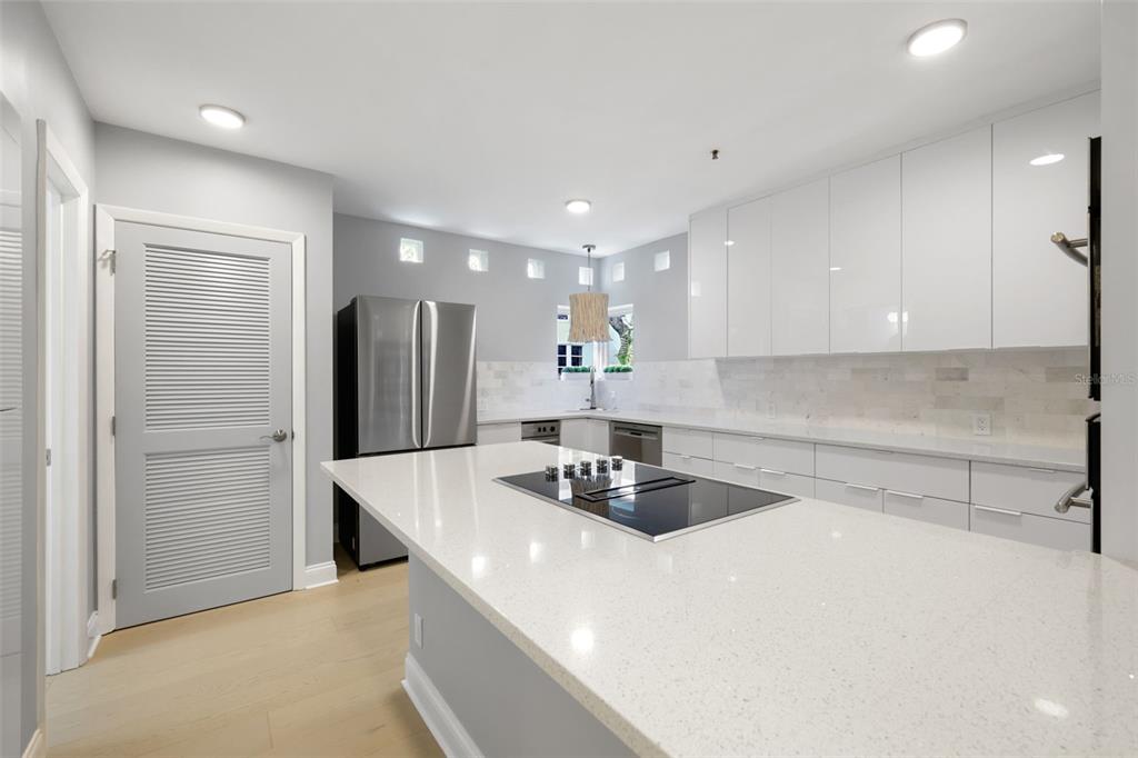4950 Bayshore Boulevard, Unit 23 Tampa, FL 33611 - Photo 10 of 40 a kitchen with refrigerator and a sink