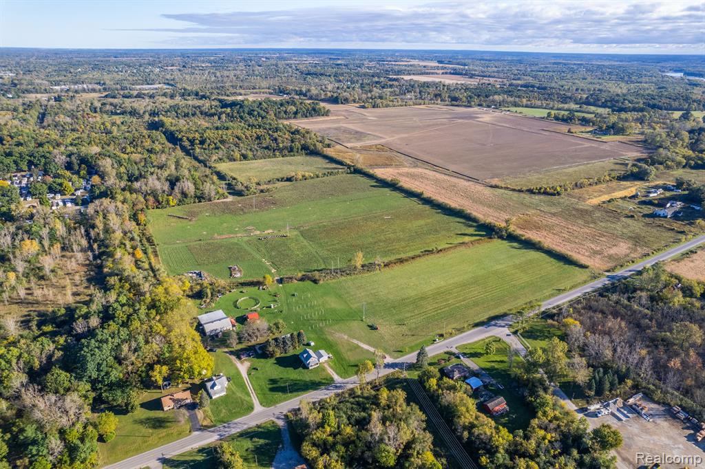 2135 East Coldwater Road Flint, MI 48505 - Photo 9 of 11