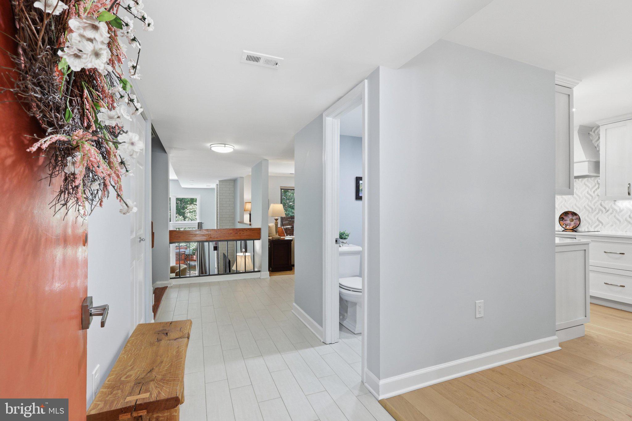 11615 Hunters Green Court Reston, VA 20191 - Photo 4 of 66 Foyer