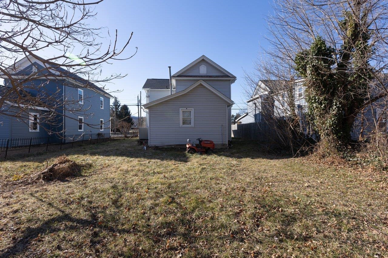 317 West 12th Street Waynesboro, VA 22980 - Photo 36 of 38
