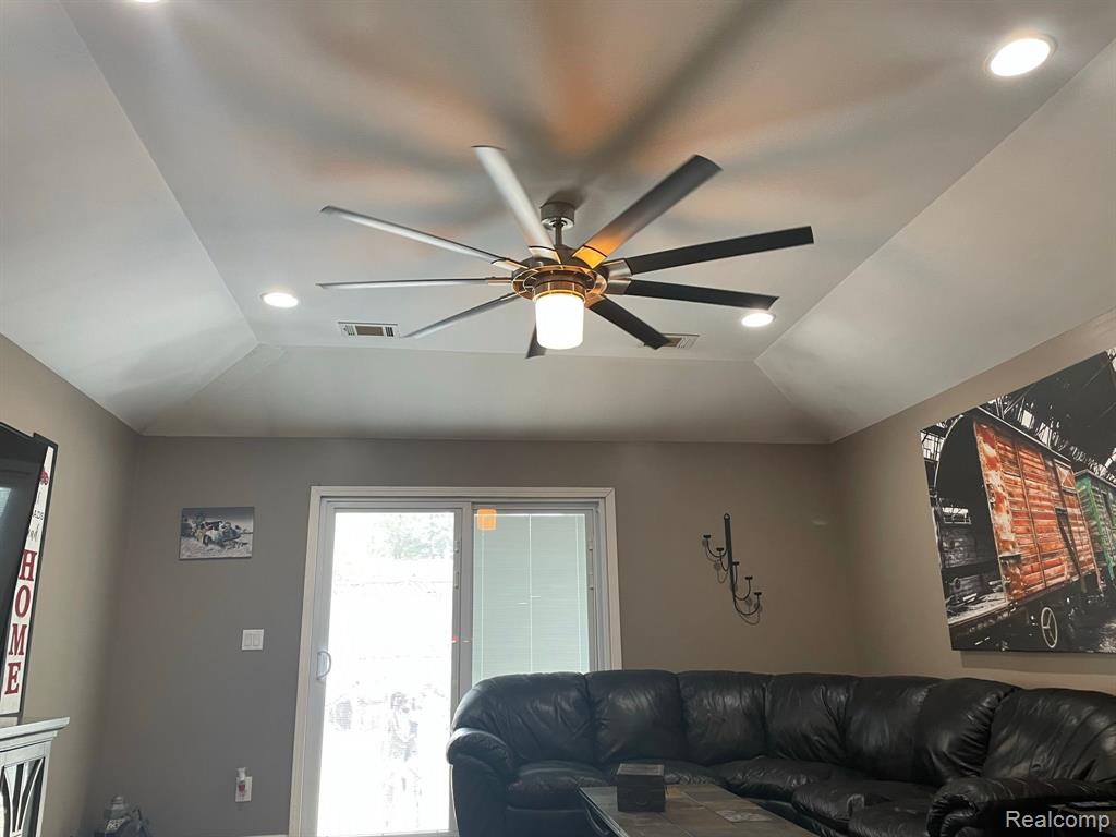 5193 Farm Road Waterford, MI 48327 - Photo 33 of 35 Gallery Image 33