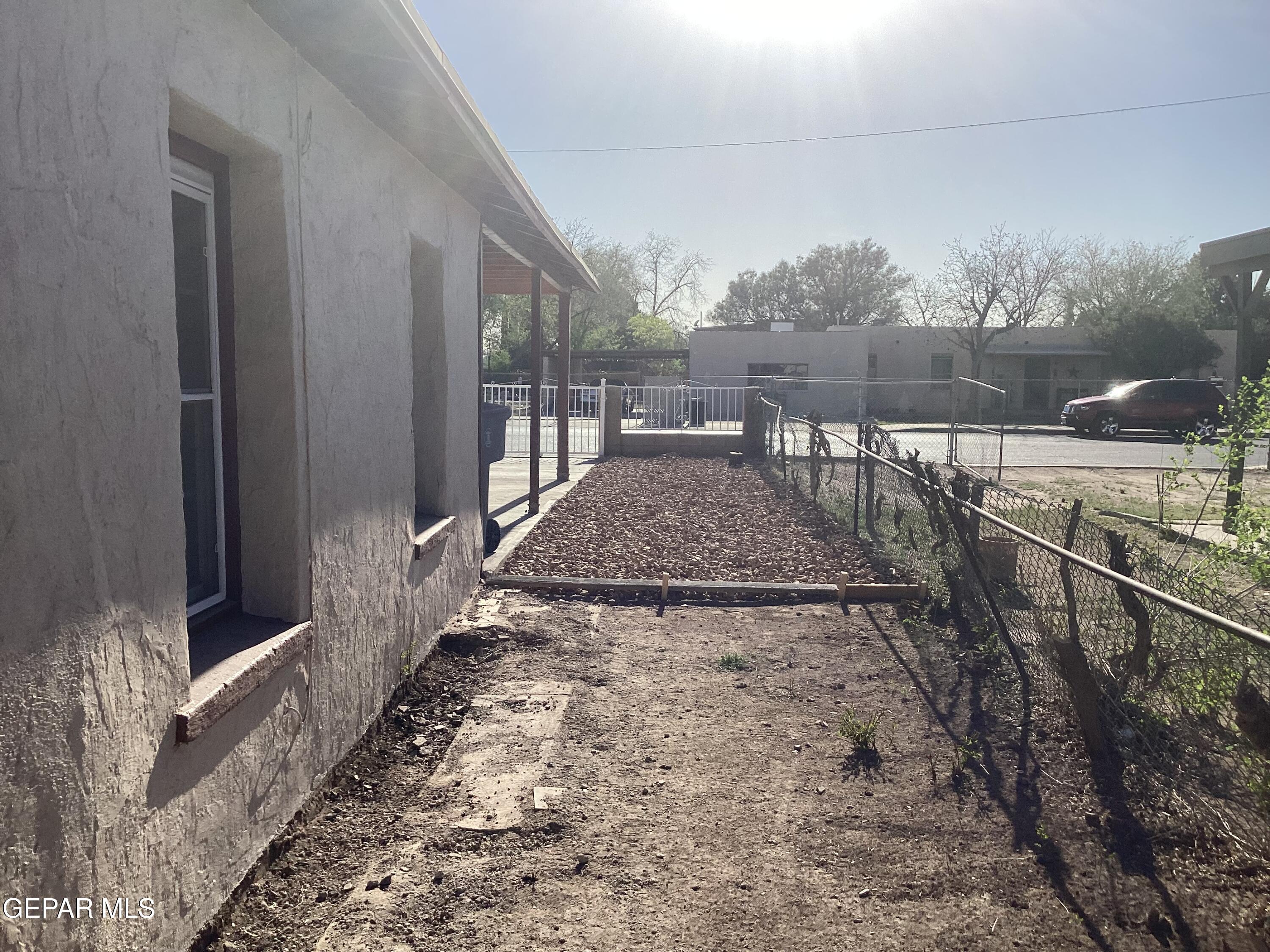 8405 Pinon Street El Paso, TX 79907 - Photo 20 of 21 a view of a porch with a table and chairs