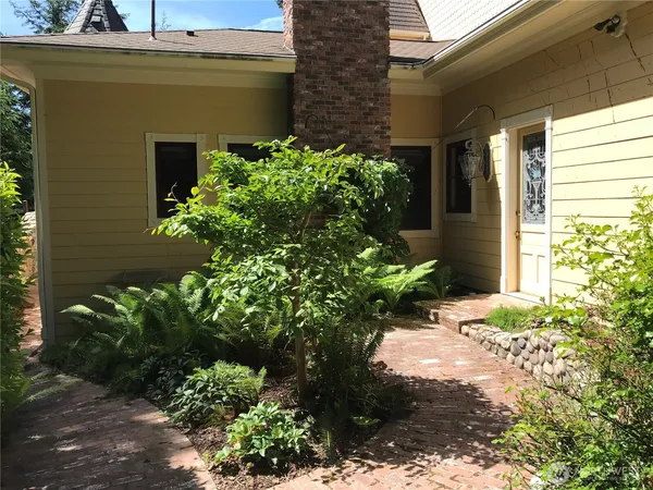 a view of a backyard with plants