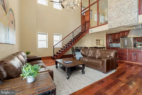 $1,400,000 | 802-10 Locust Street, Unit 201, Philadelphia, PA 19107