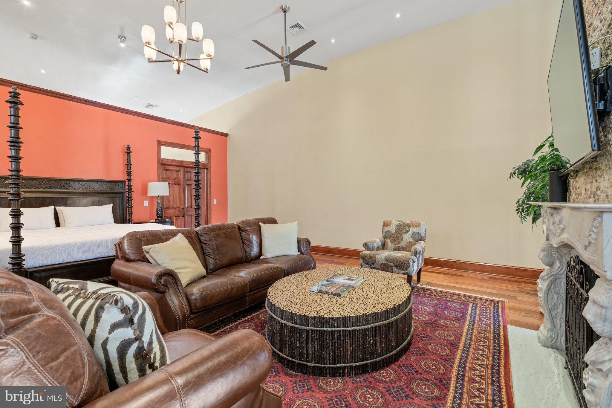 802 Locust Street, Unit 201 Philadelphia, PA 19107 - Photo 29 of 53 Top floor primary suite