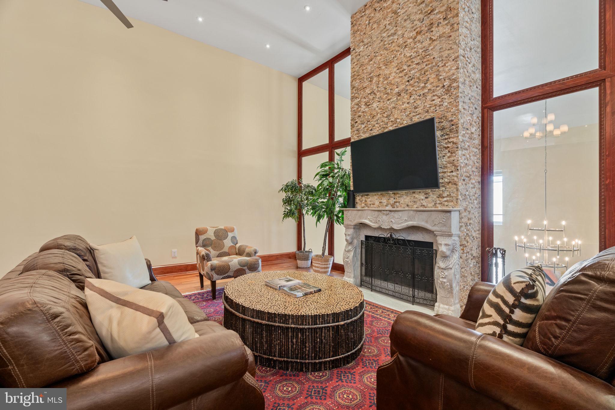 802 Locust Street, Unit 201 Philadelphia, PA 19107 - Photo 30 of 53 Top floor primary suite