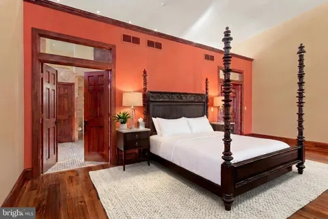 $1,400,000 | 802-10 Locust Street, Unit 201, Philadelphia, PA 19107