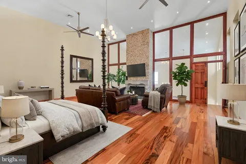 $1,400,000 | 802-10 Locust Street, Unit 201, Philadelphia, PA 19107