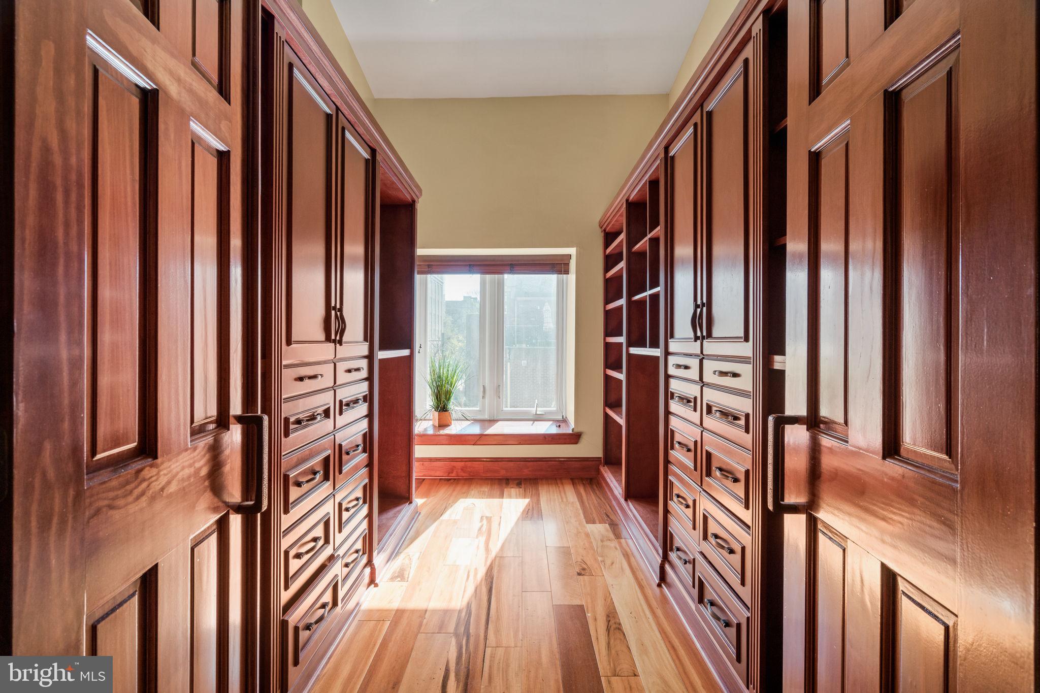 802 Locust Street, Unit 201 Philadelphia, PA 19107 - Photo 36 of 53 Top floor primary suite