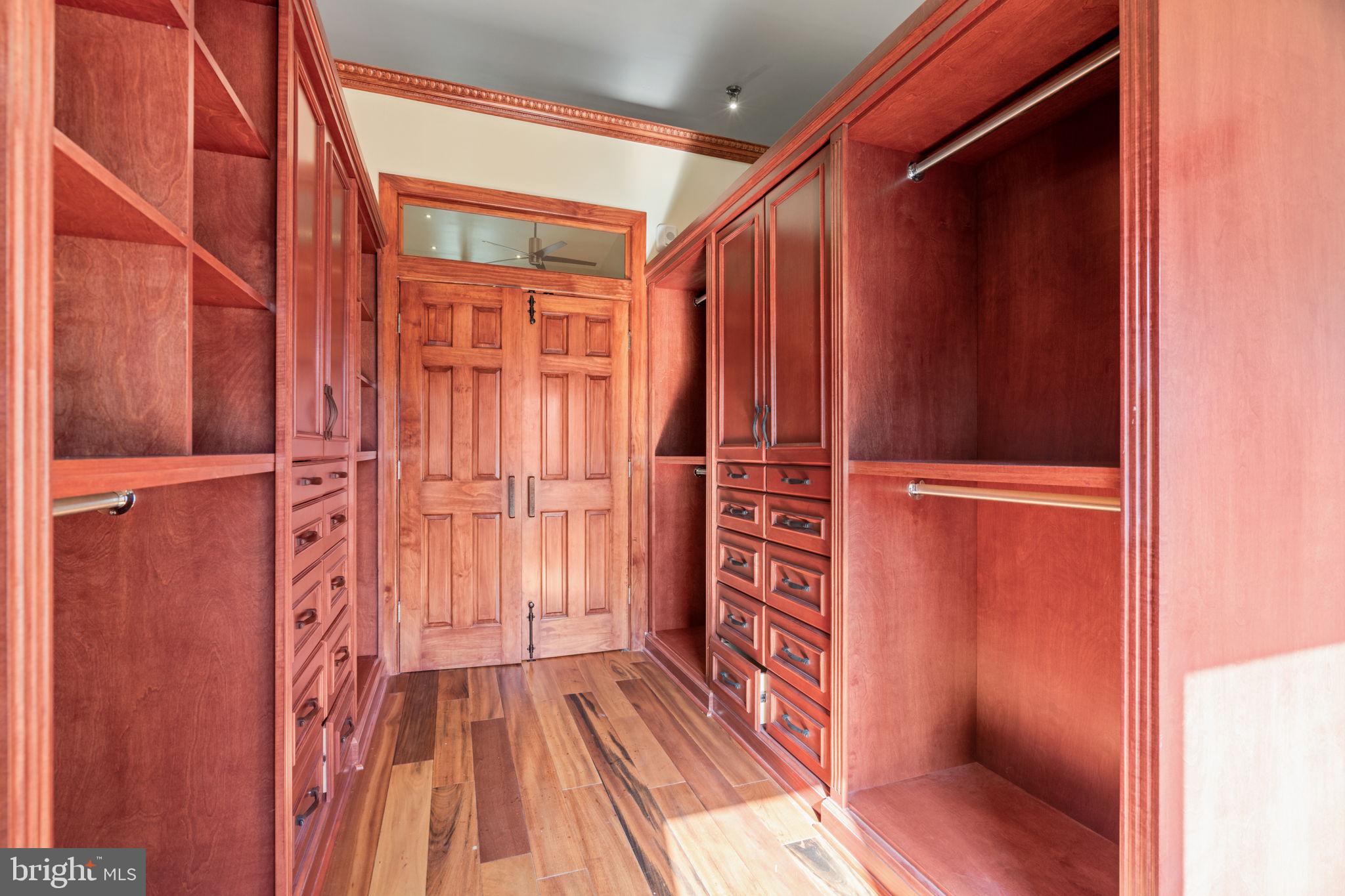 802 Locust Street, Unit 201 Philadelphia, PA 19107 - Photo 37 of 53 Top floor primary suite