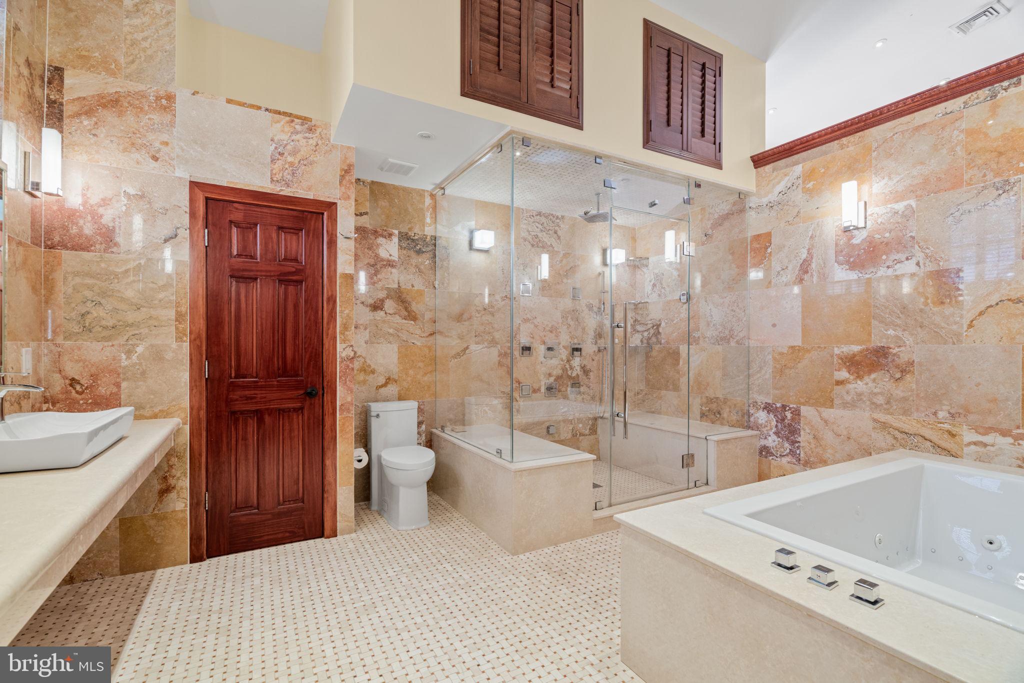 802 Locust Street, Unit 201 Philadelphia, PA 19107 - Photo 39 of 53 Top floor primary suite