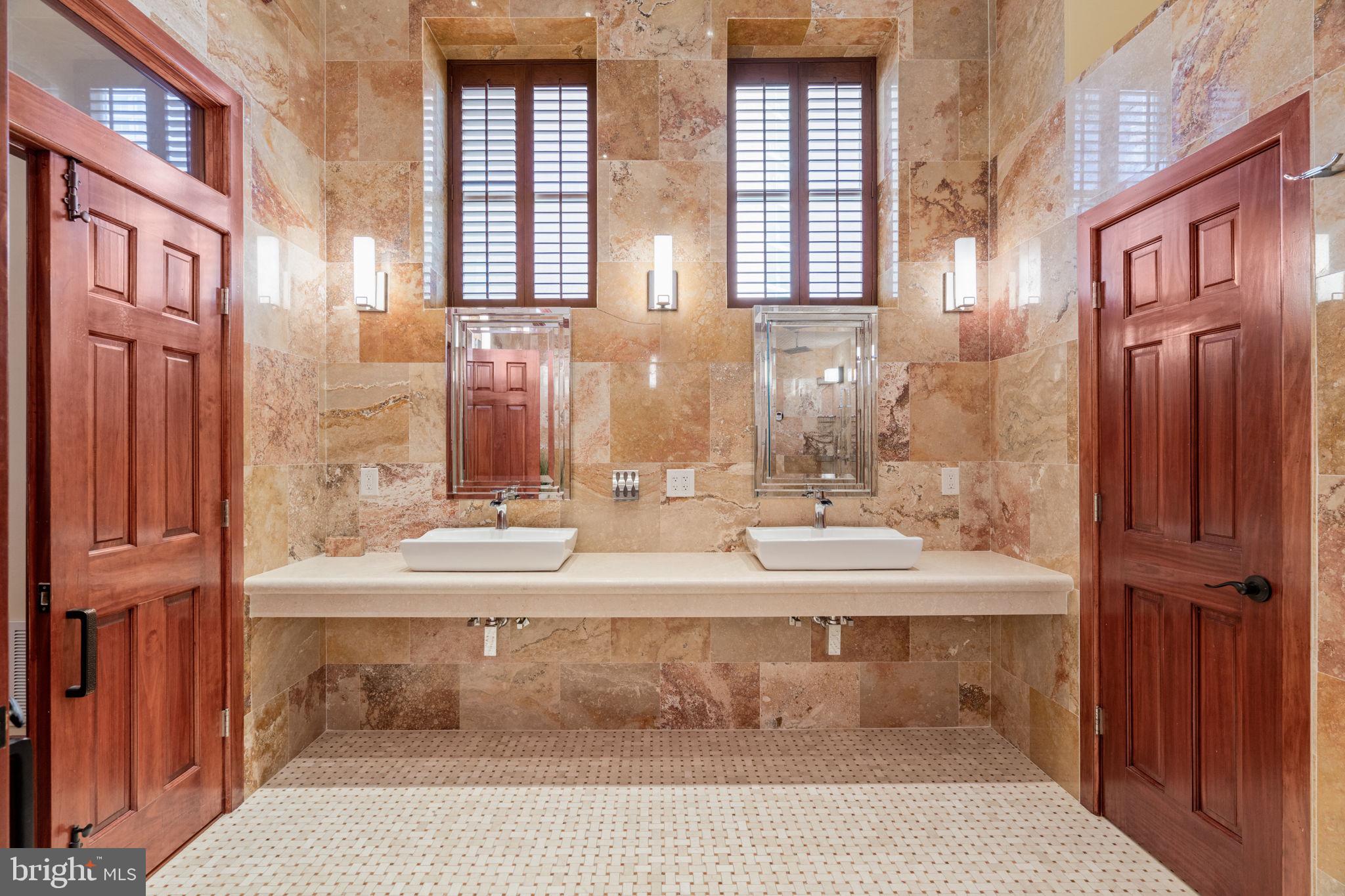 802 Locust Street, Unit 201 Philadelphia, PA 19107 - Photo 40 of 53 Top floor primary suite