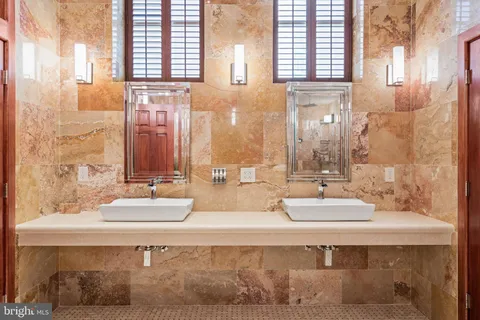 $1,400,000 | 802-10 Locust Street, Unit 201, Philadelphia, PA 19107