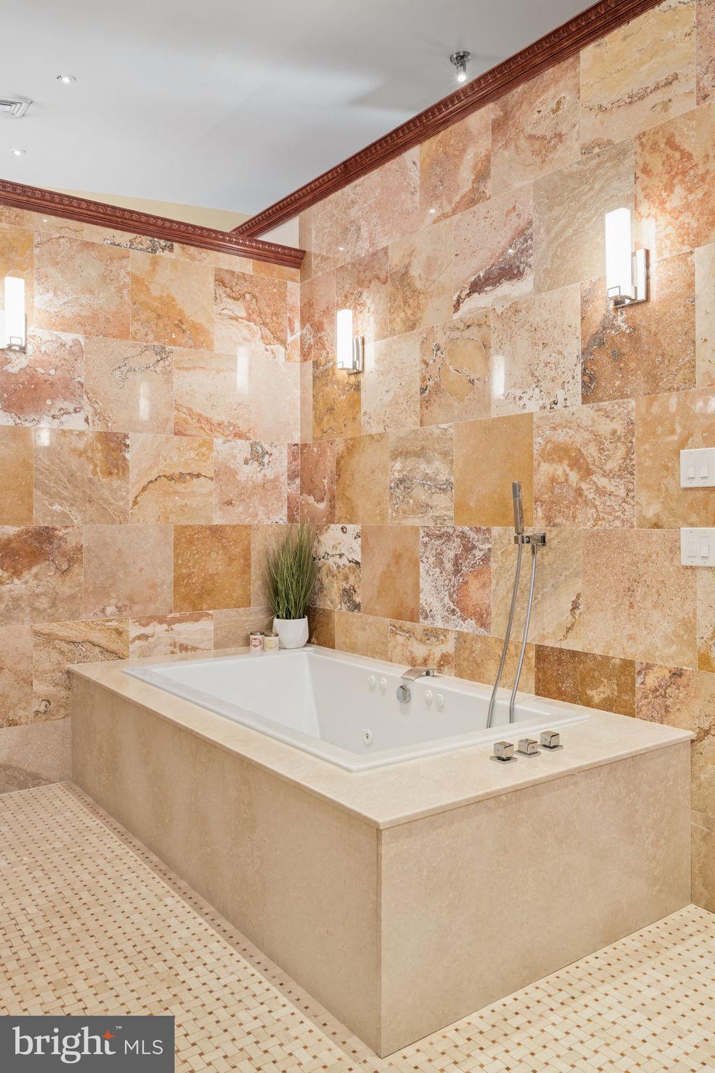 802 Locust Street, Unit 201 Philadelphia, PA 19107 - Photo 44 of 53 Top floor primary suite