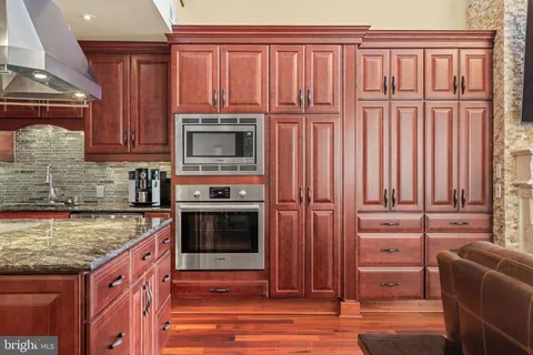 $1,400,000 | 802-10 Locust Street, Unit 201, Philadelphia, PA 19107