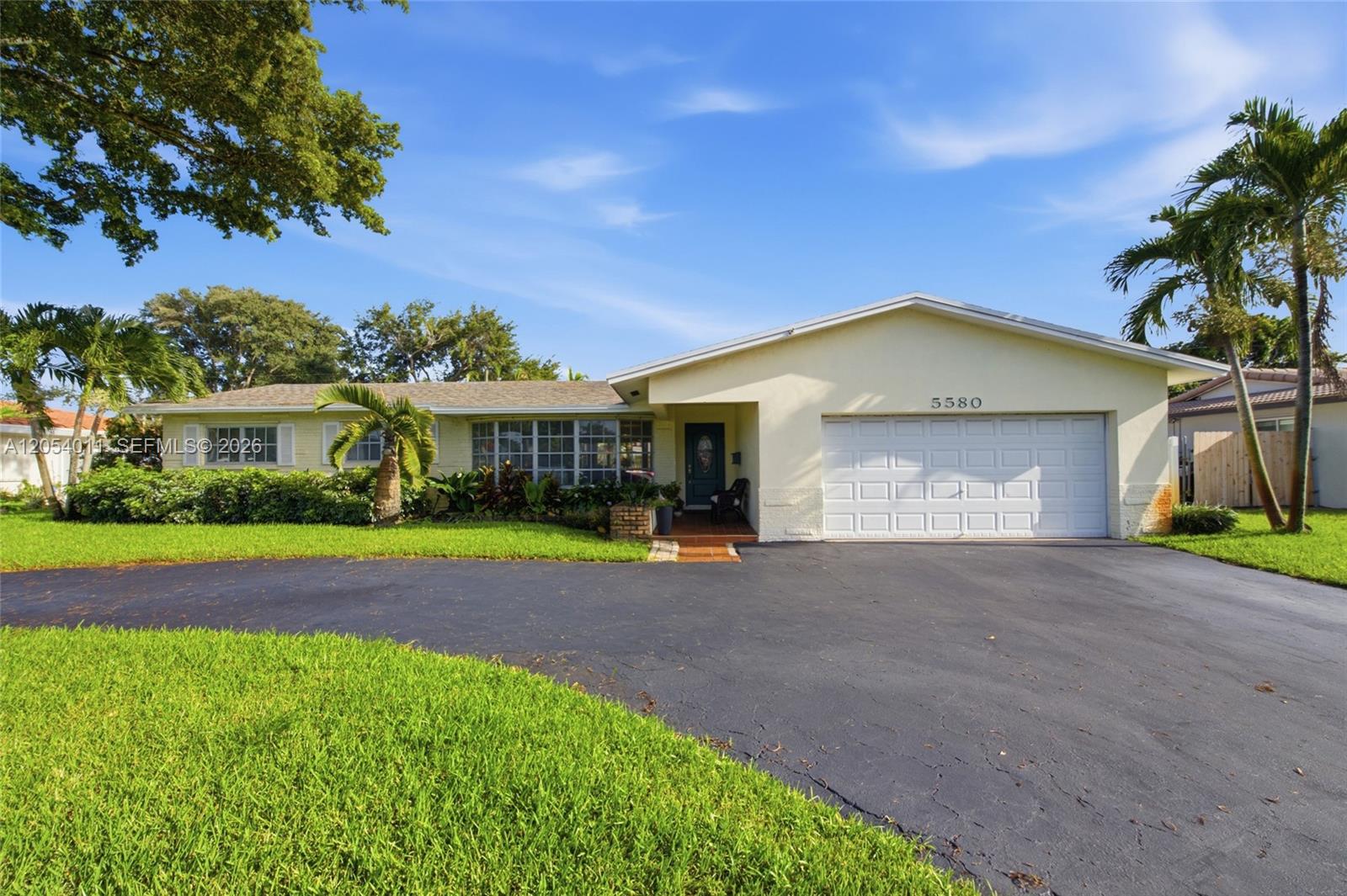 5580 Southwest 7th Street Plantation, FL 33317 - Photo 1 of 37