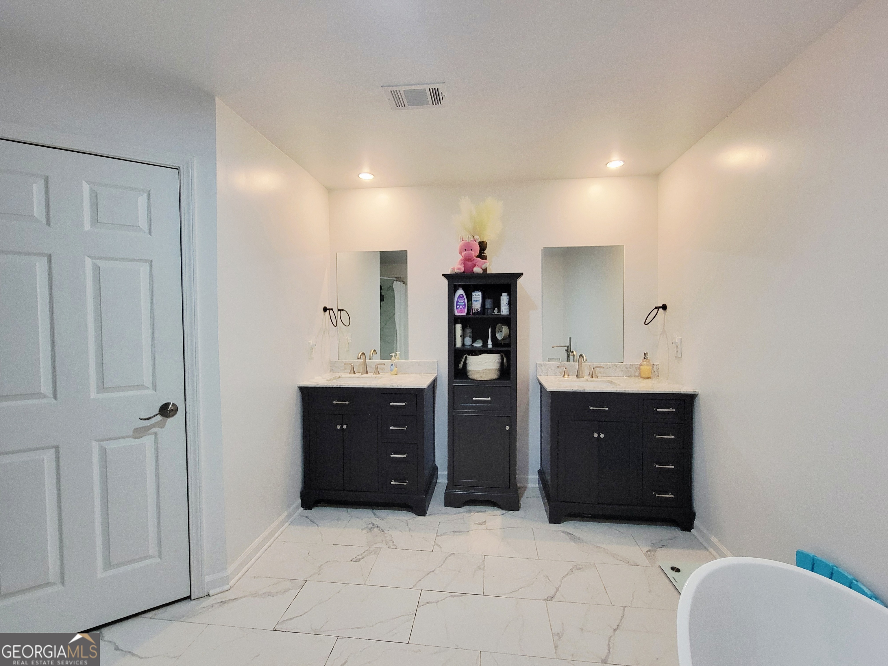 524 Louina Road Roanoke, AL 36274 - Photo 20 of 24 a room with a dresser and mirror