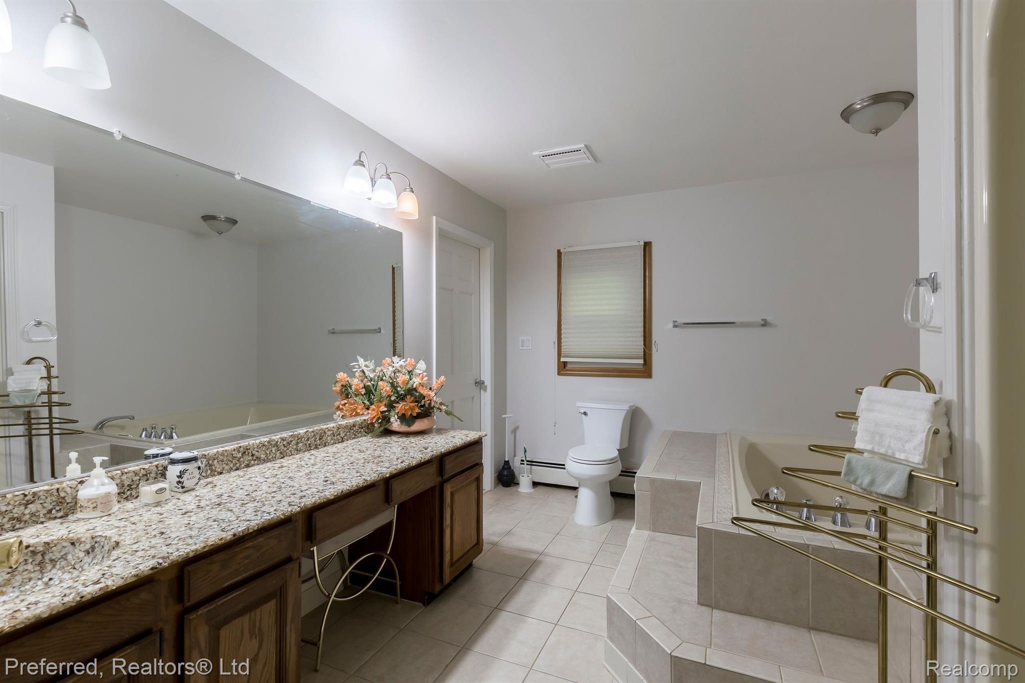 40825 Harris Road Belleville, MI 48111 - Photo 17 of 36 ~ Primary bathroom ~