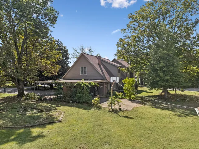 $850,000 | 701 Hafner Road, Charlotte, TN 37036