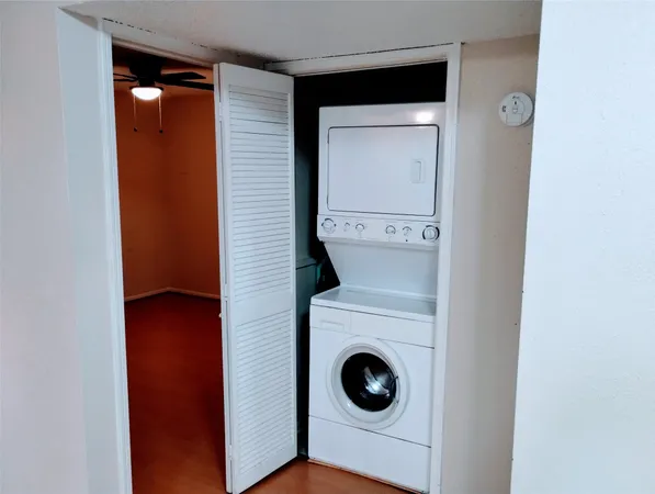 $1,050 | 11201 Lynbrook Drive, Unit 3807, Houston, TX 77042