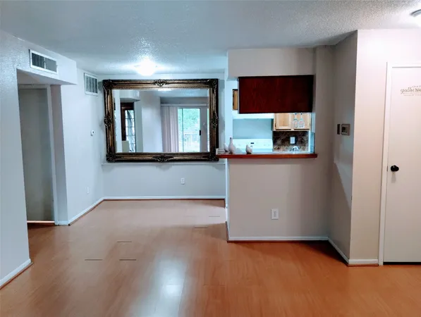$1,050 | 11201 Lynbrook Drive, Unit 3807, Houston, TX 77042