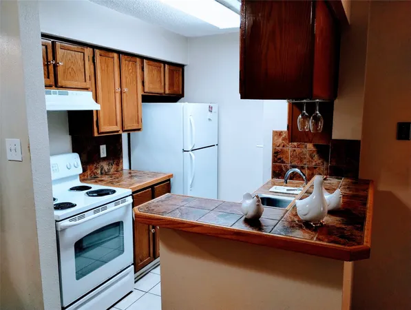 $1,050 | 11201 Lynbrook Drive, Unit 3807, Houston, TX 77042