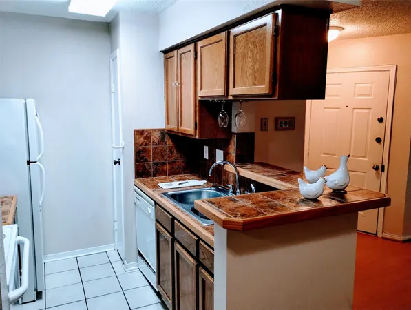 $1,050 | 11201 Lynbrook Drive, Unit 3807, Houston, TX 77042
