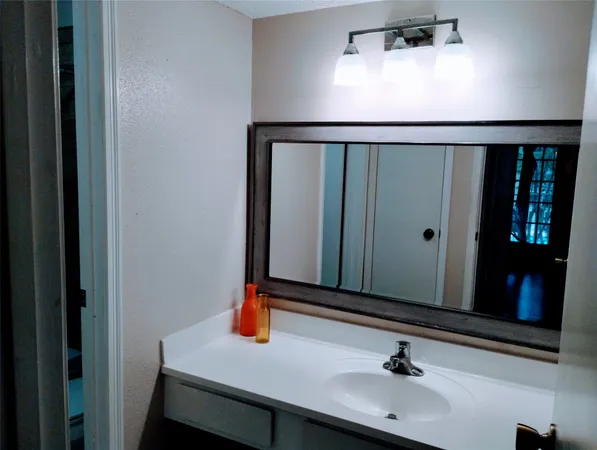 $1,050 | 11201 Lynbrook Drive, Unit 3807, Houston, TX 77042