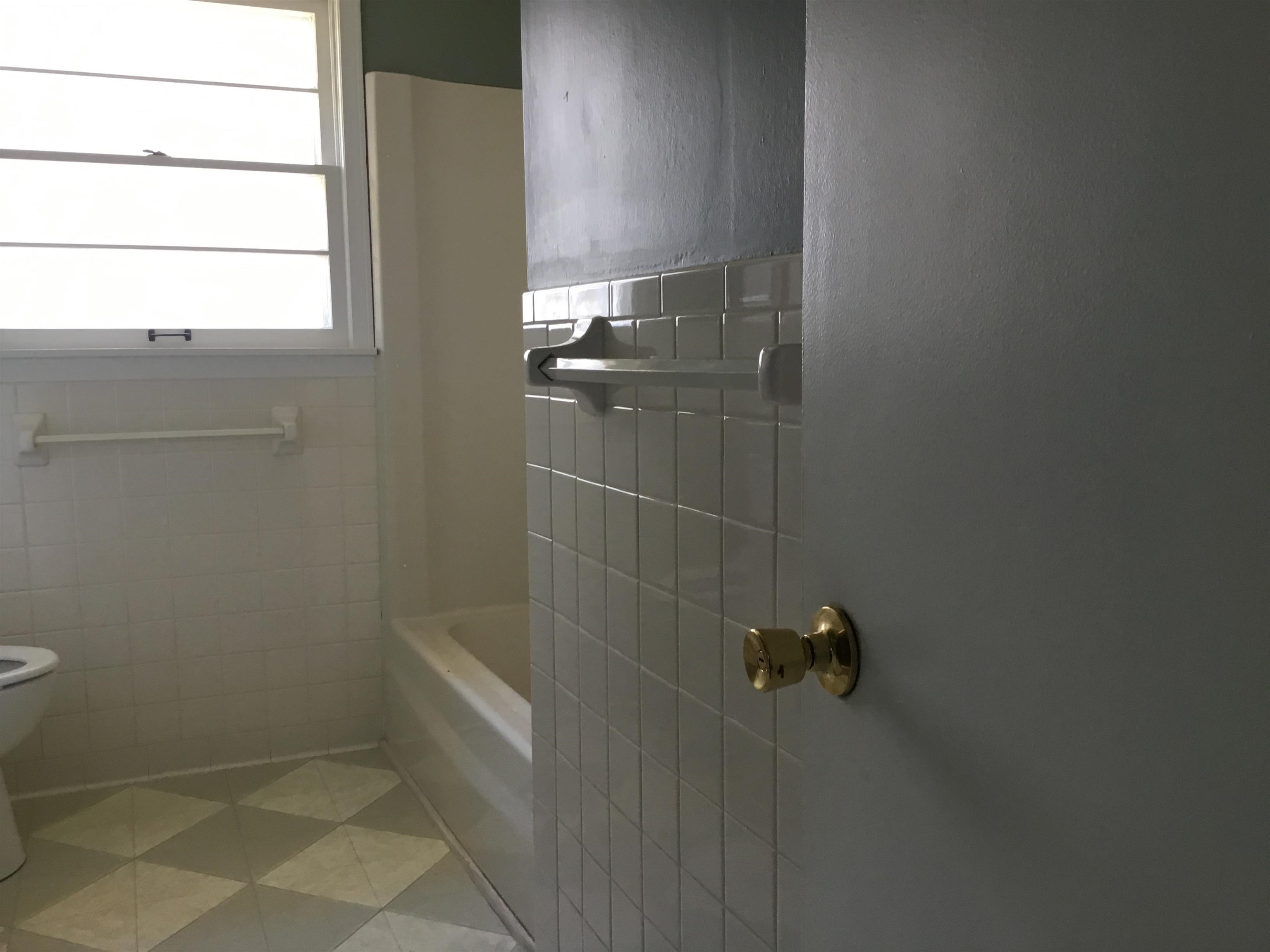 47735 69th Highway Saltillo, TN 38370 - Photo 12 of 21 a bathroom with a bathtub