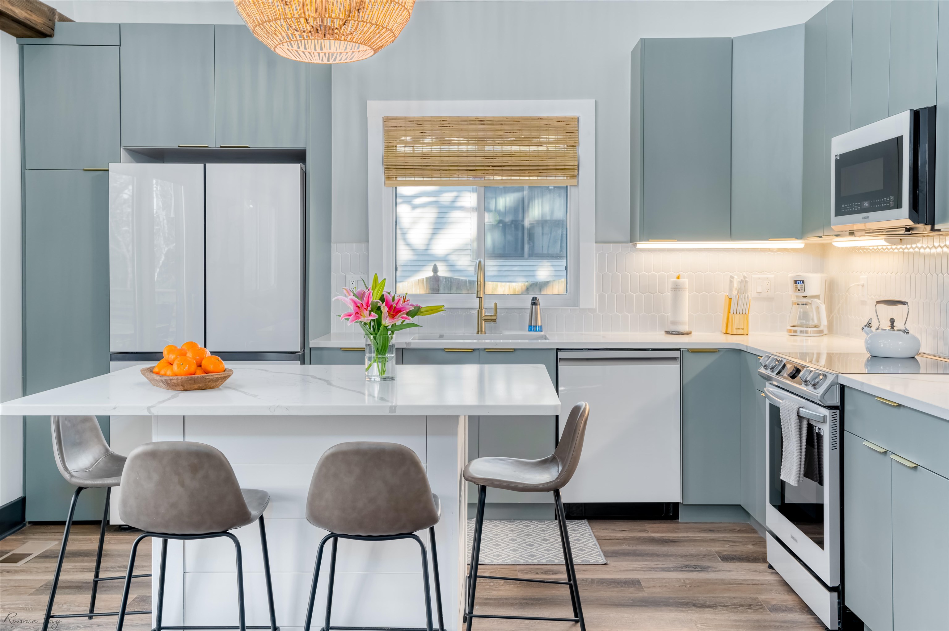 512 Robin Cape Villas, NJ 08251 - Photo 2 of 18 a kitchen with stainless steel appliances kitchen island granite countertop a sink a stove and a wooden floors