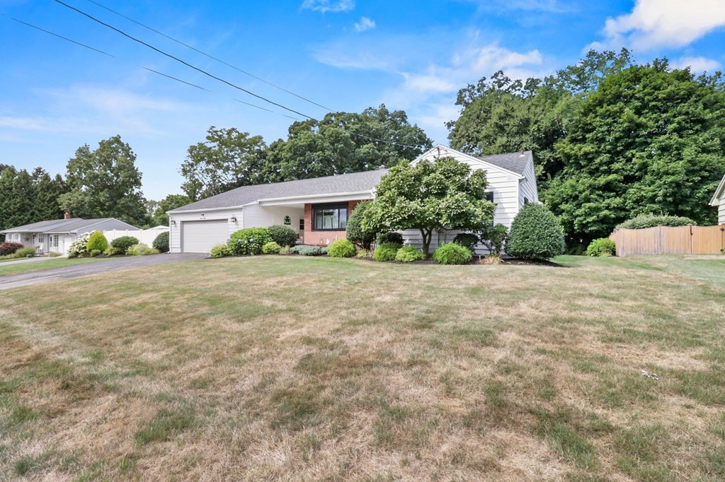 27 Rugby Street Holyoke, MA 01040 - Photo 3 of 38 Gallery Image 3