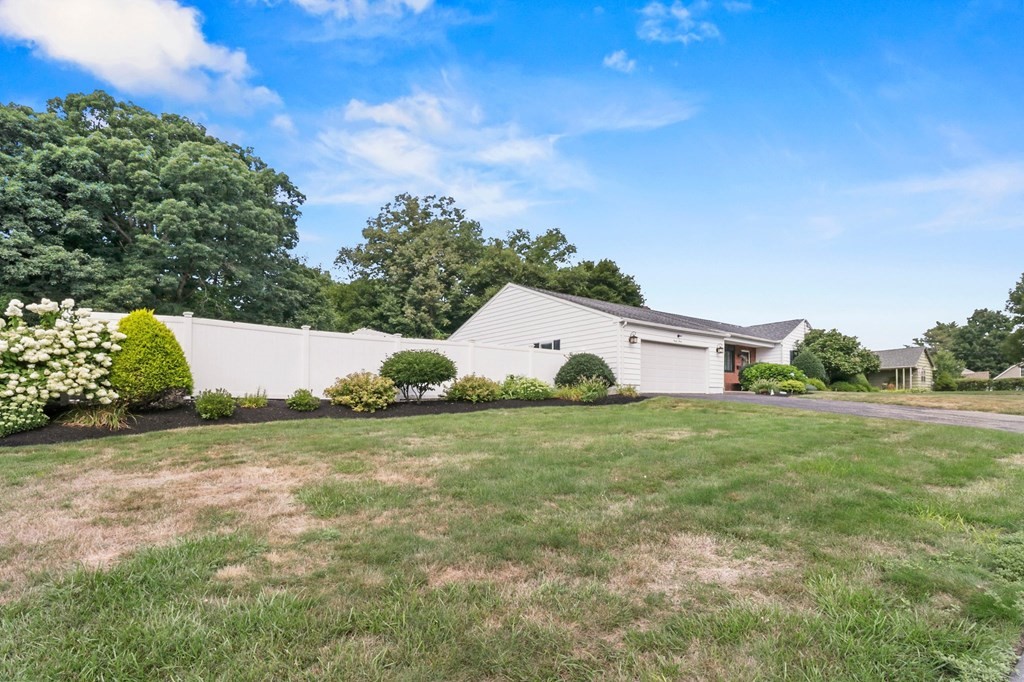 27 Rugby Street Holyoke, MA 01040 - Photo 4 of 38 Gallery Image 4