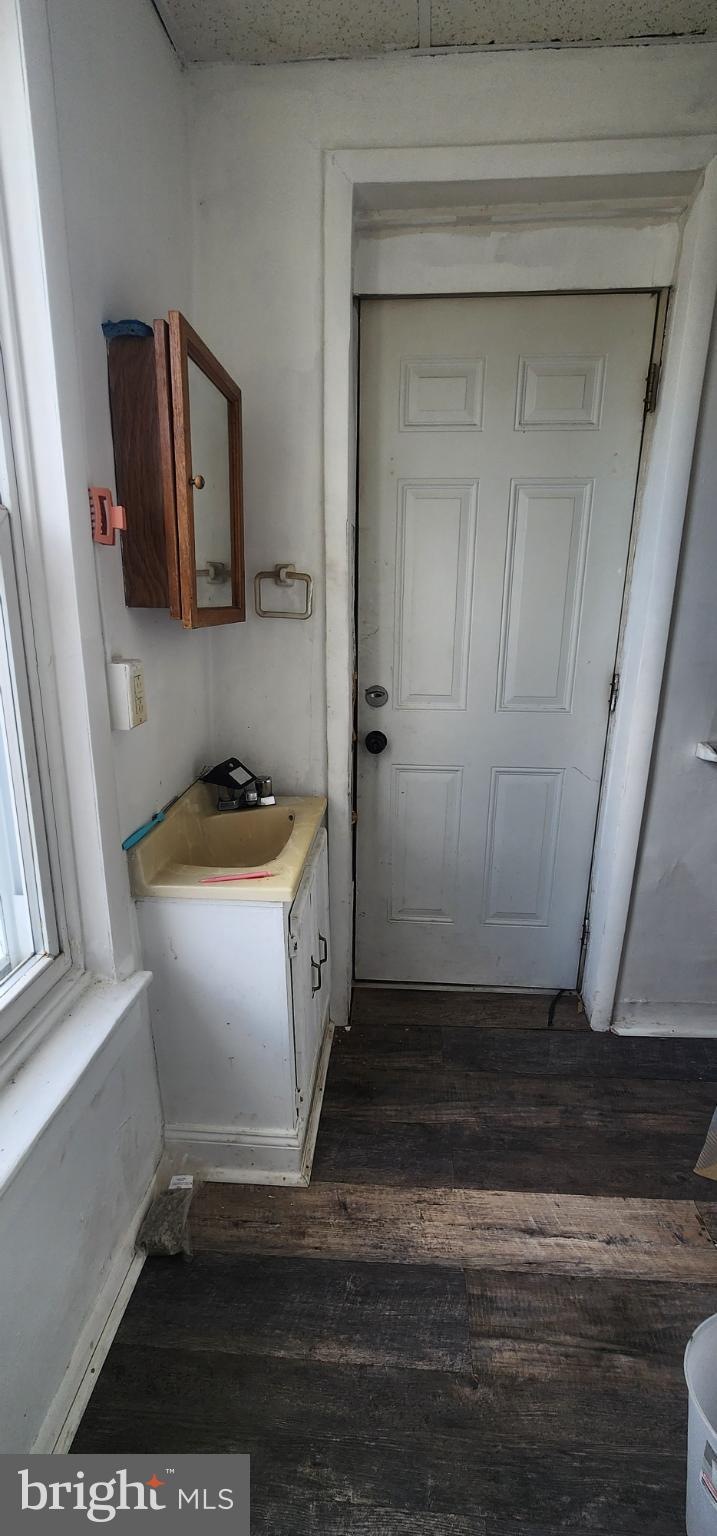 645 North 10th Street Reading, PA 19604 - Photo 11 of 27 a bathroom with a sink and a mirror