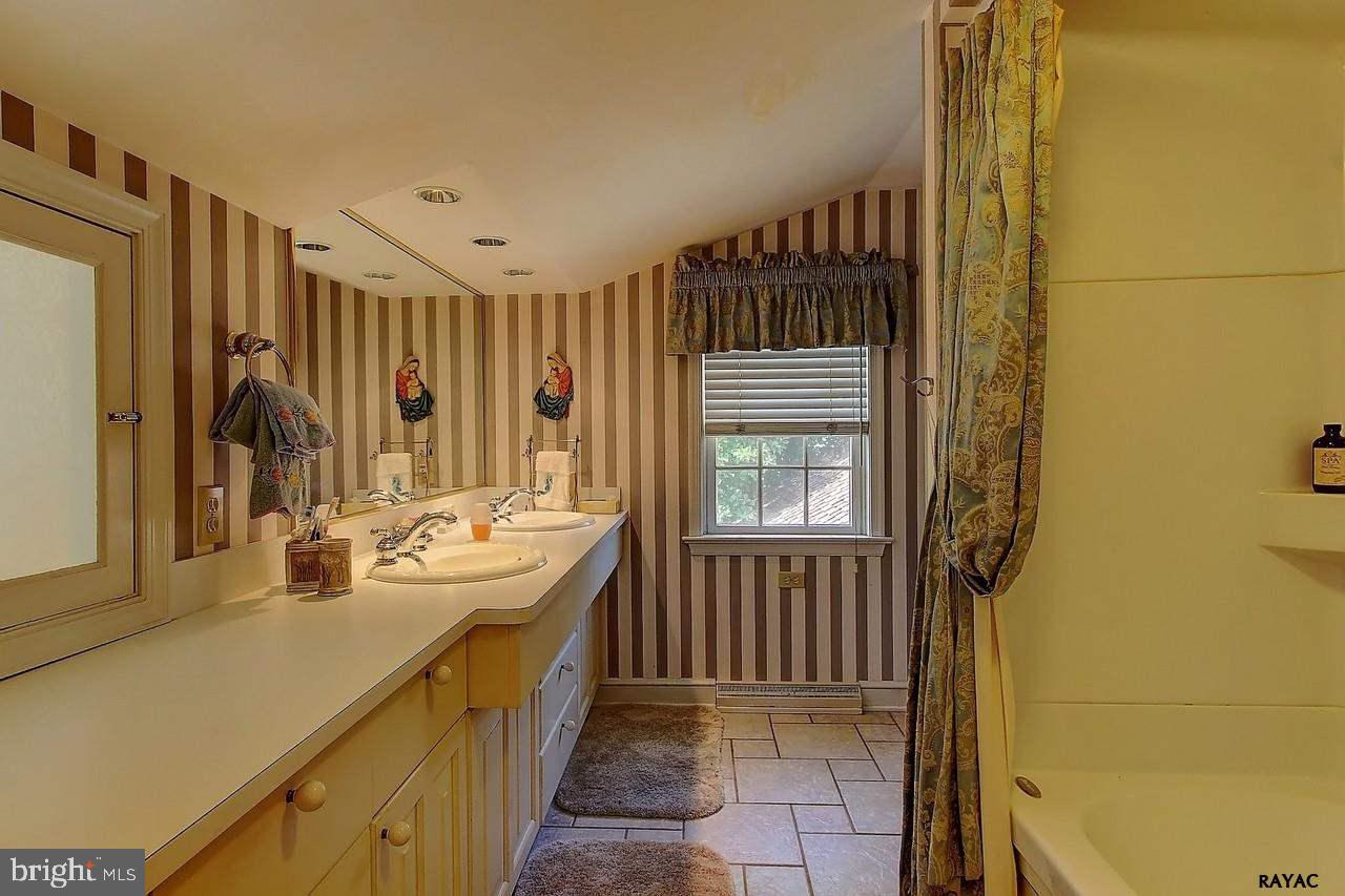 162 Highland Road York, PA 17403 - Photo 21 of 36 Gallery Image 21
