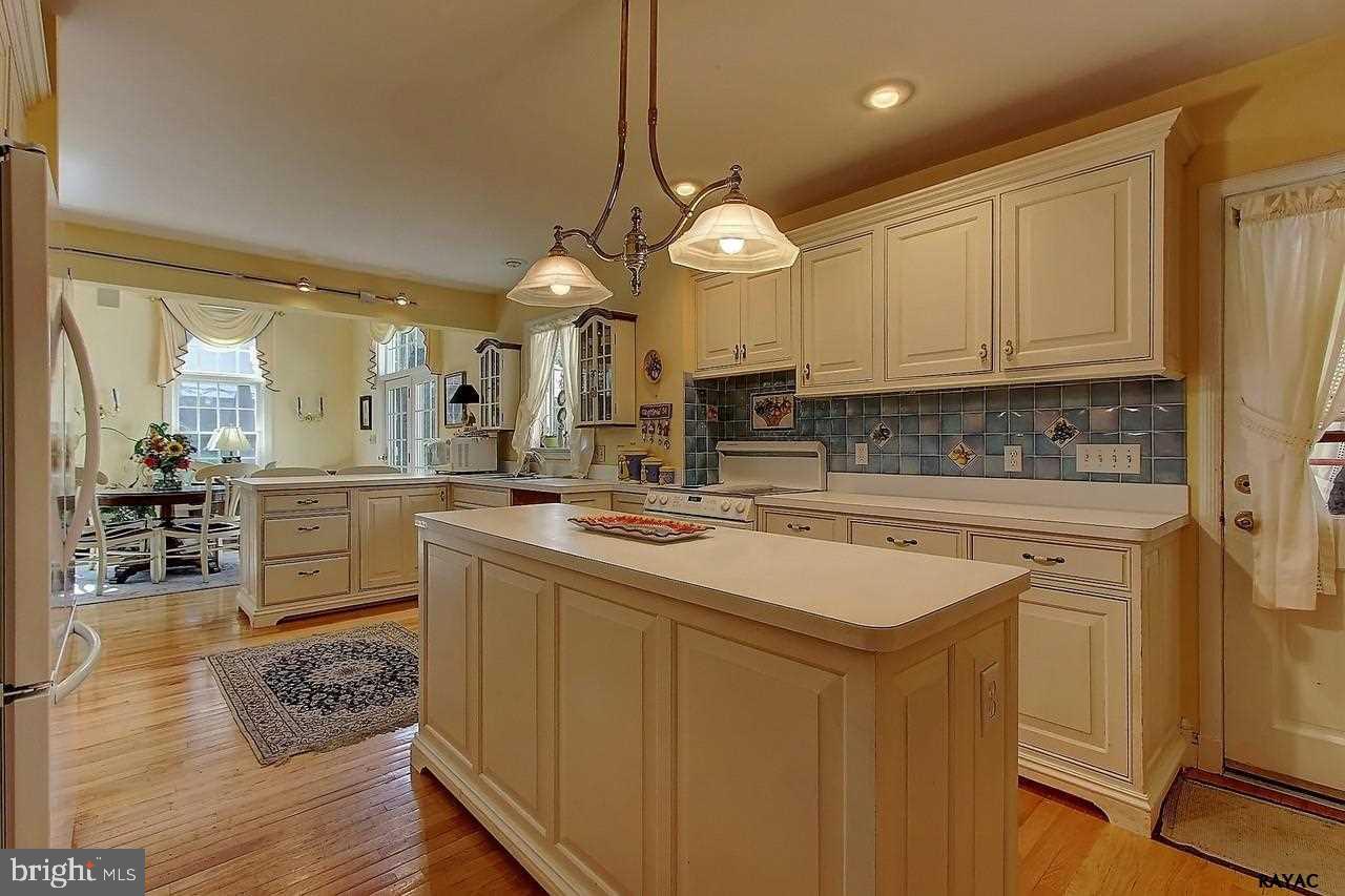 162 Highland Road York, PA 17403 - Photo 6 of 36 Gallery Image 6