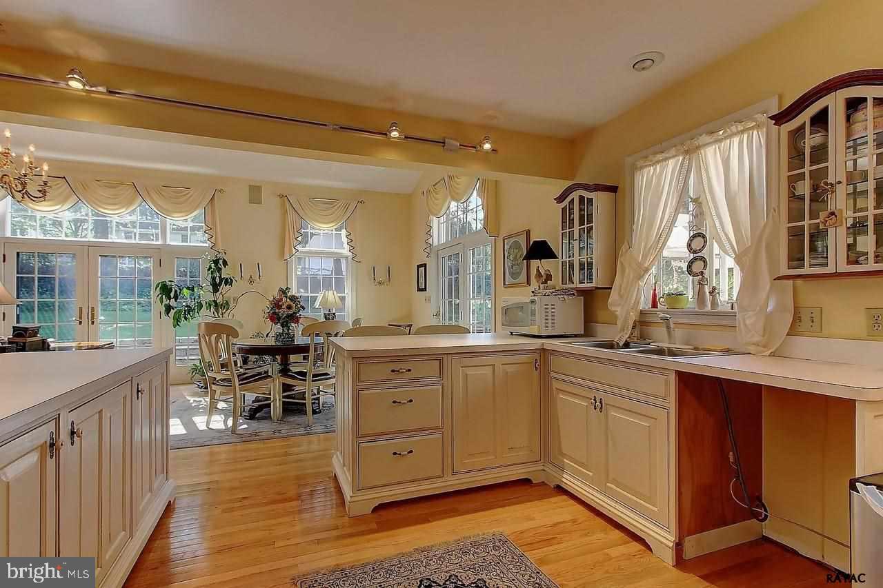 162 Highland Road York, PA 17403 - Photo 8 of 36 Gallery Image 8