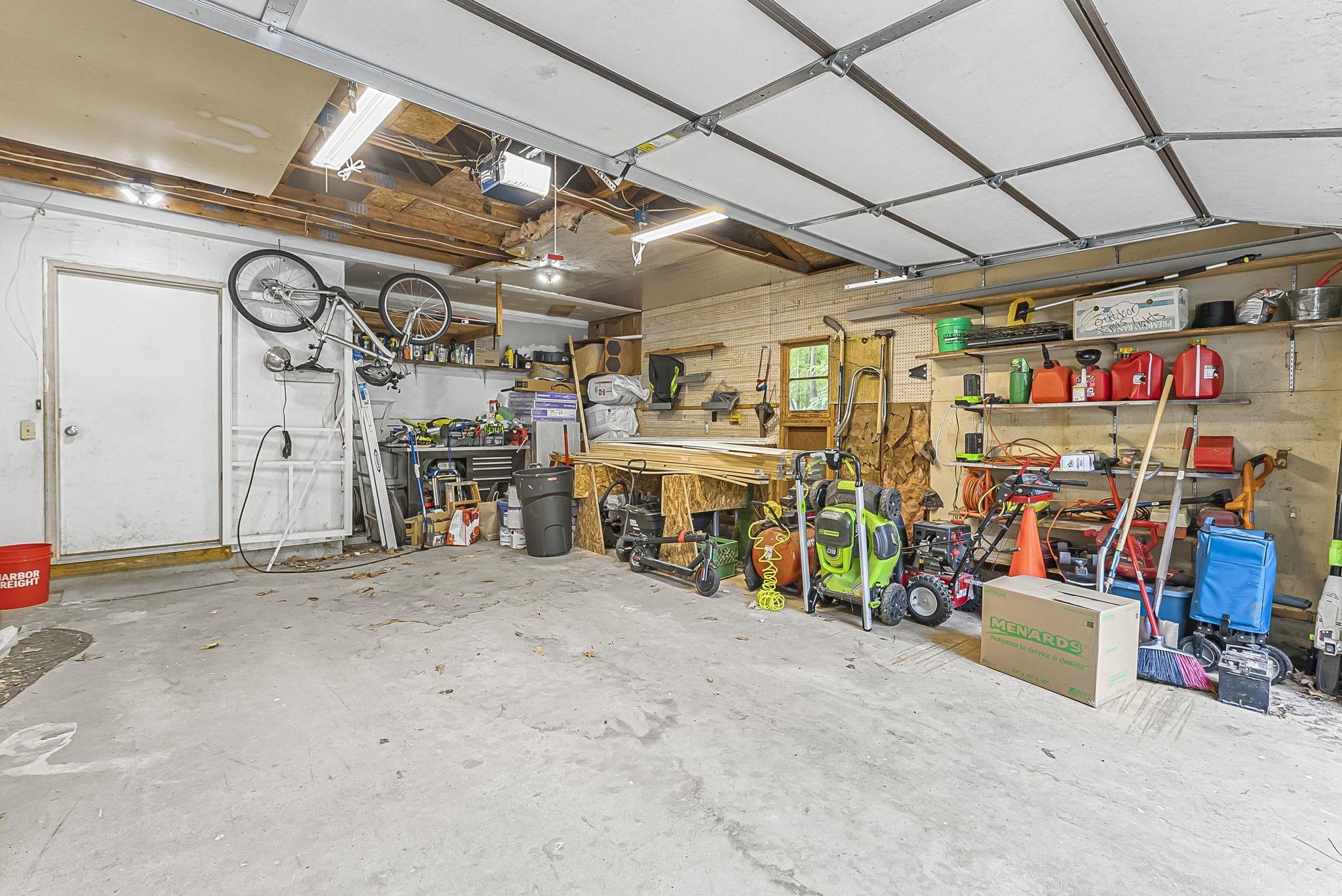 10583 Wildwood Road Interlochen, MI 49643 - Photo 23 of 35 1938484-39820826-8cbe-4e0c-9f80-0bb6039e660a.JPG